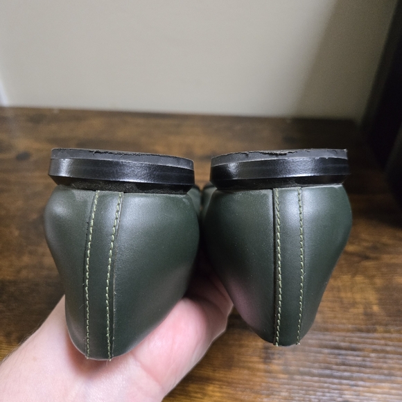Everlane The Modern Point Black Green Italian Leather Women's Loafers Sz 8.5 - Picture 5 of 8